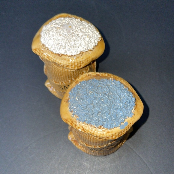 Salt and Pepper Sack Ceramic Shakers Bag Burlap Sack Vintage Collectible - Picture 7 of 9